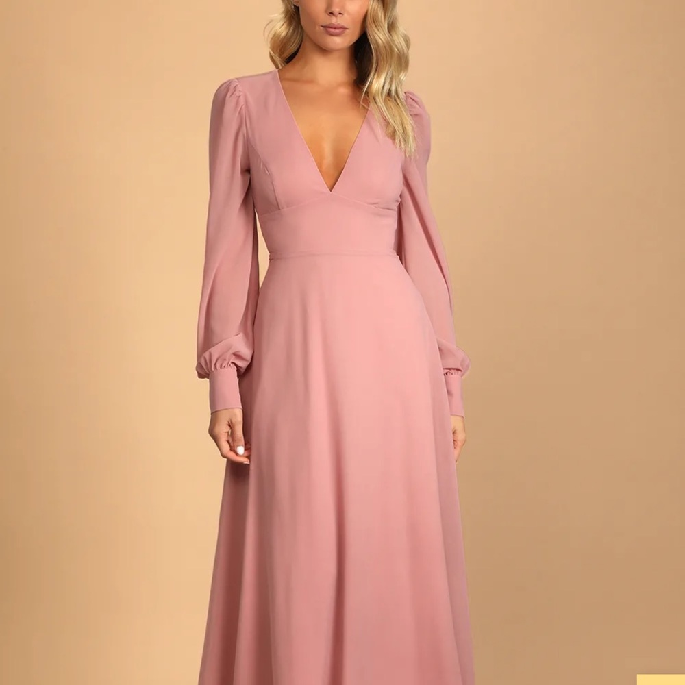Long maxi dress, long sleeve, tie back.